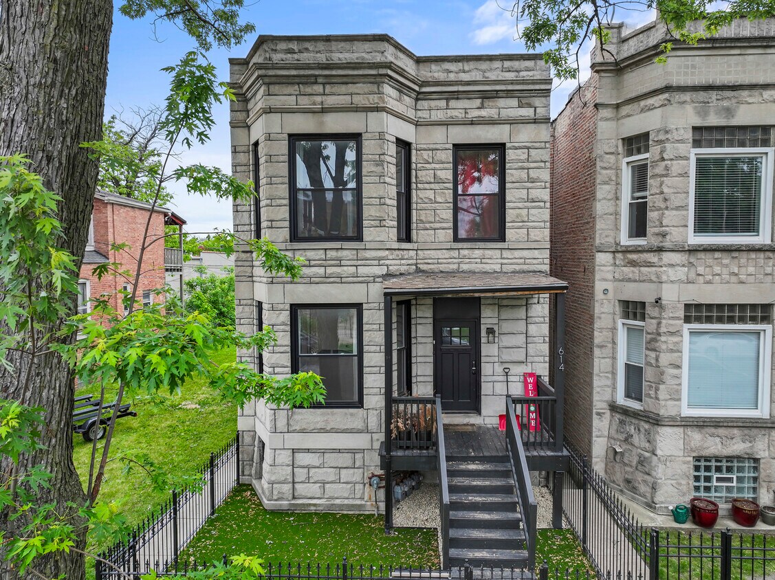 Foto principal - 614 N Troy St