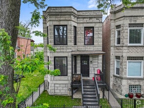 Building Photo - 614 N Troy St