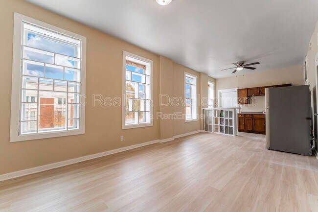 Foto del edificio - 3328 W Chicago Ave