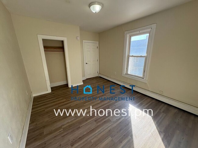 Building Photo - 7 Drummond St