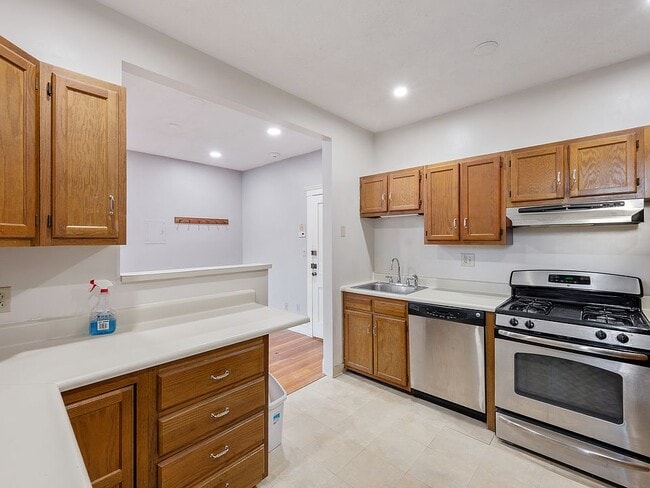 Building Photo - 21 Sutherland Rd