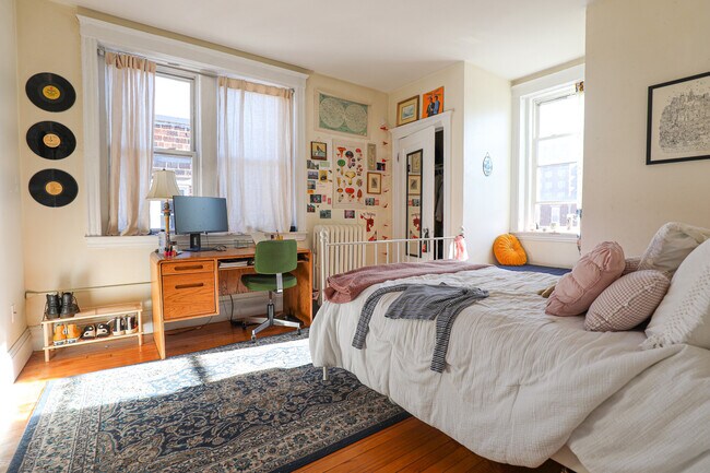 Building Photo - 62 Egmont St