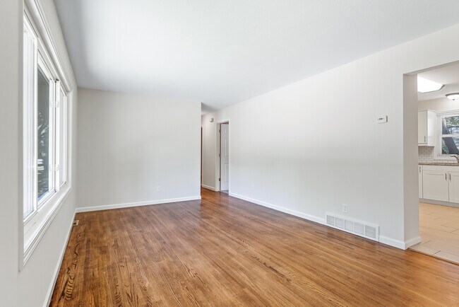 Foto del edificio - 13171 Pierce Street Northeast
