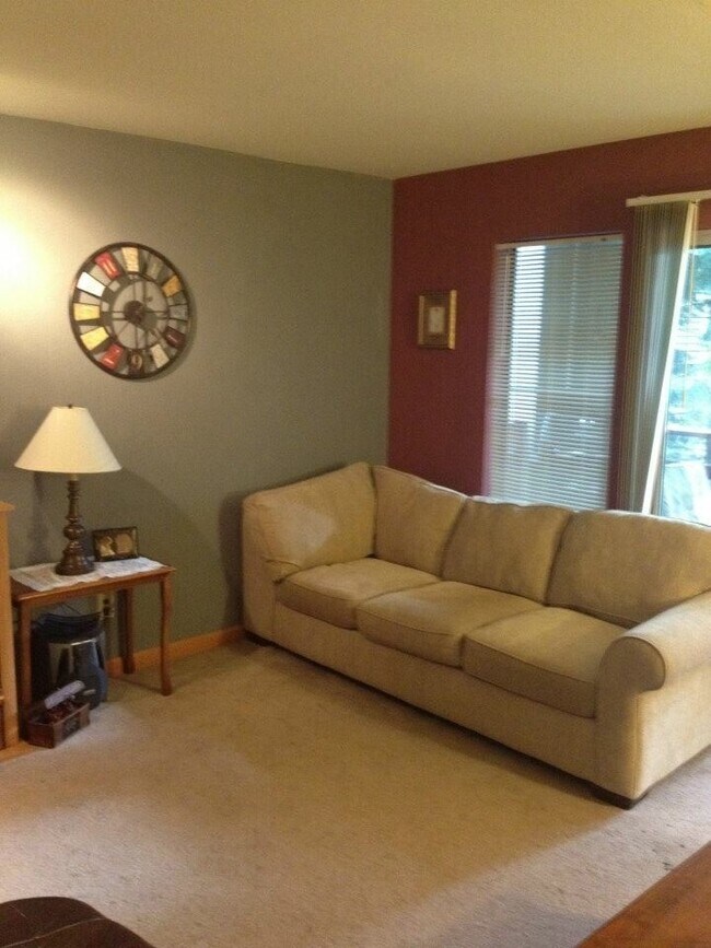 Foto del edificio - Beautiful Townhome Style Condo Harbour Pointe / Mukilteo
