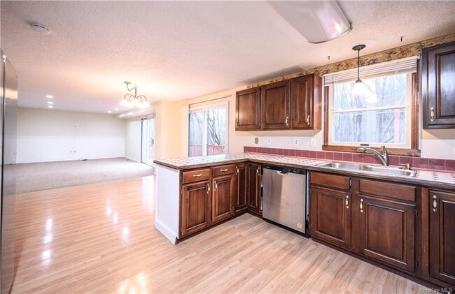 Building Photo - 56 Sylvan Lake Rd