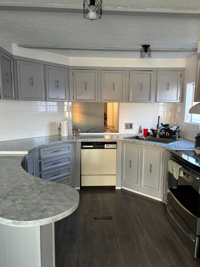 Building Photo - Lakefront Tiny Home