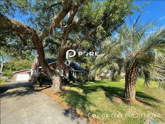 Building Photo - Charming 3 Bedroom Brick Home West Ashley!!