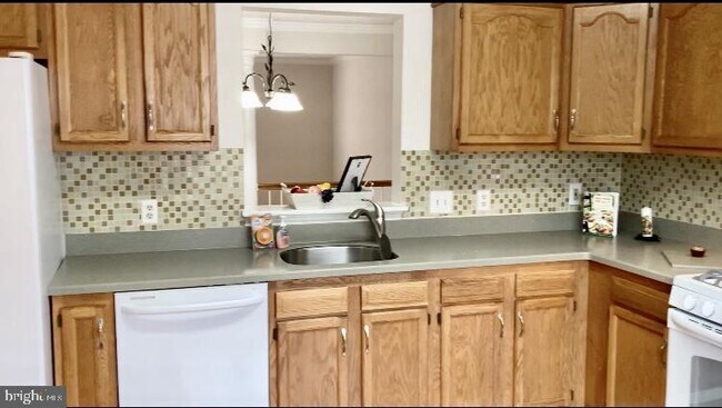 Building Photo - 206 Park Brook Ct