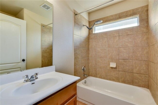 Foto del edificio - 17425 Bridgefarmer Blvd