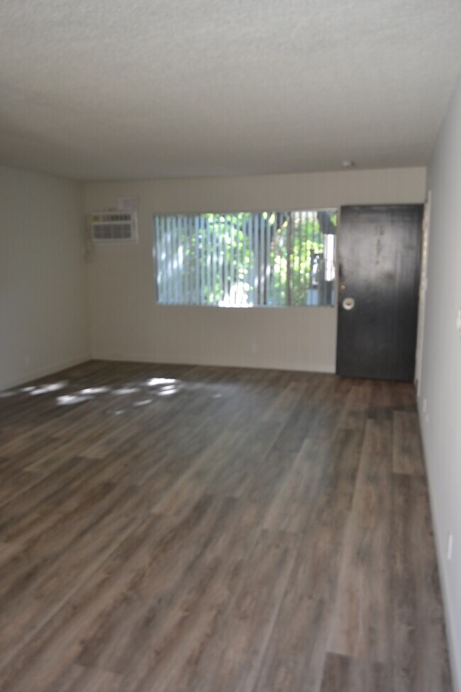 Building Photo - 10805 Camarillo St