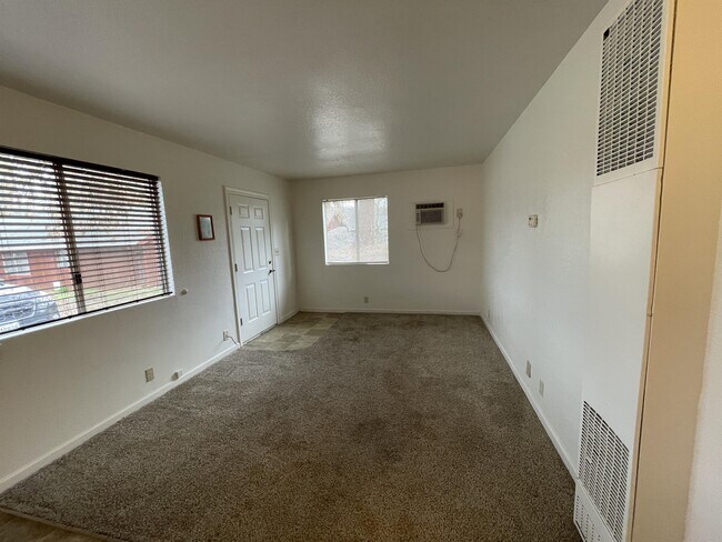 Foto del edificio - 48963 River Park Rd