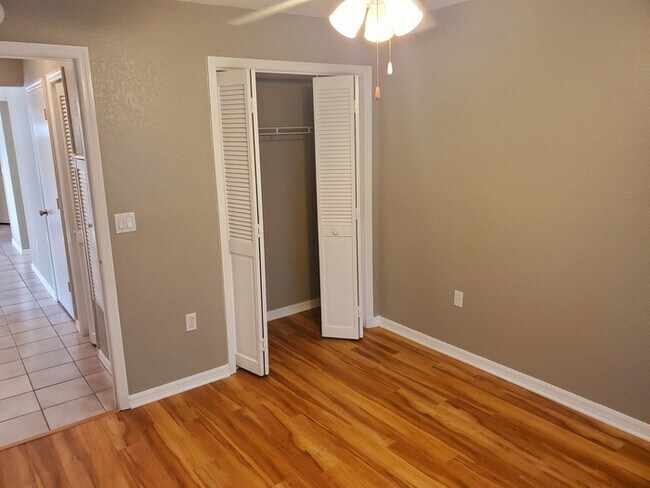 Newly Renovated 2 bedroom apartment! - Apartment for Rent in Spring