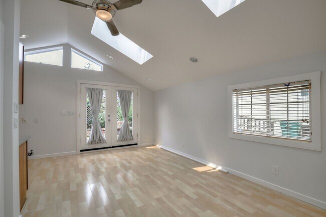 Foto del edificio - 3669 Madrone Ave