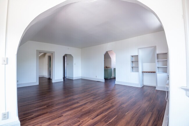 Foto del edificio - 3423 Whitfield Ave