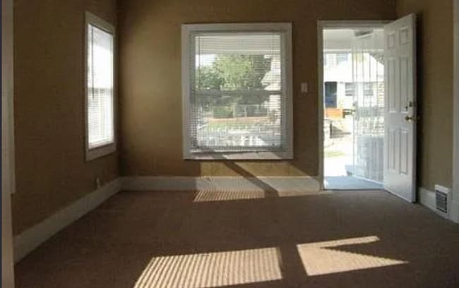 Building Photo - 3 Bed 1 Bath ready to rent!