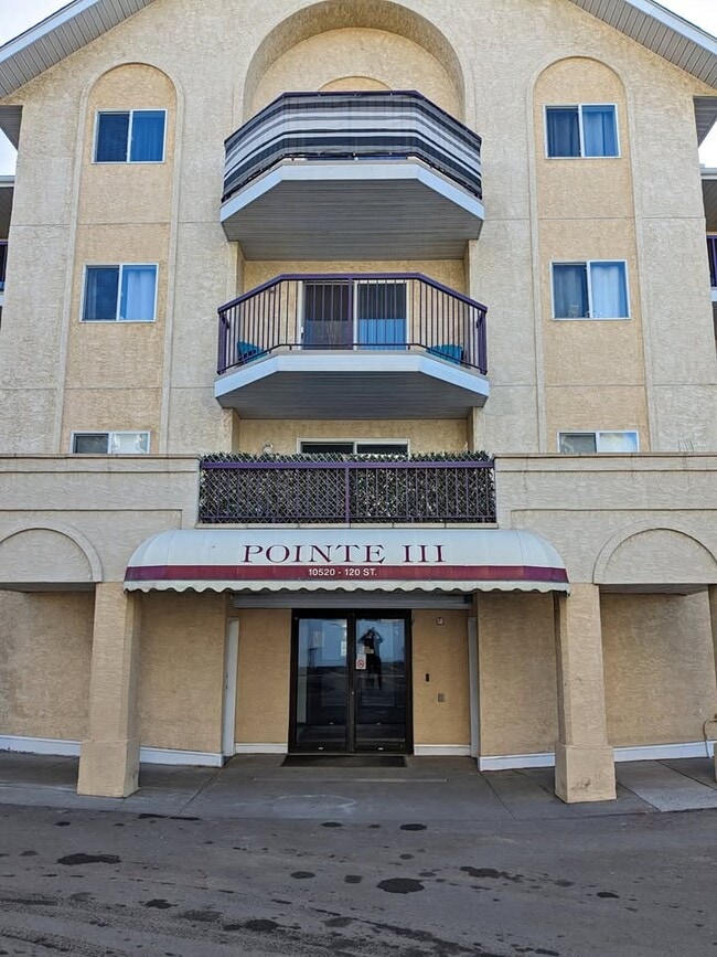 Photo du bâtiment - 10520 120 St NW