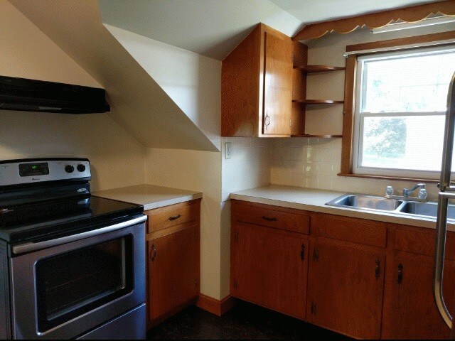 Building Photo - 560 Mammoth Rd