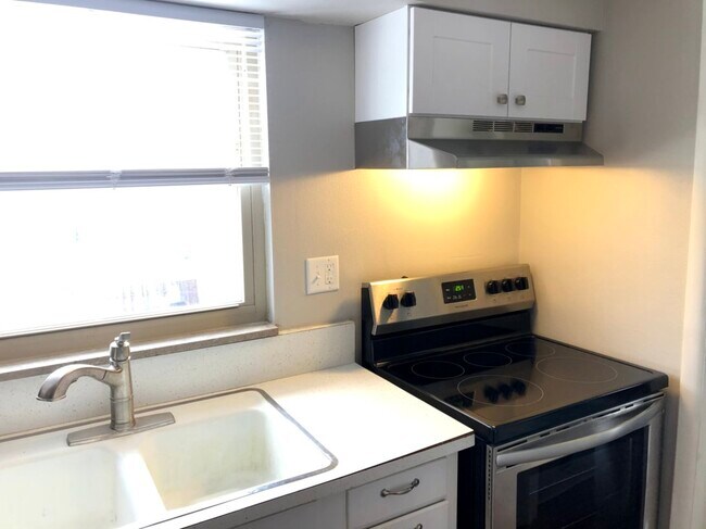 Building Photo - 611 Winston Dr