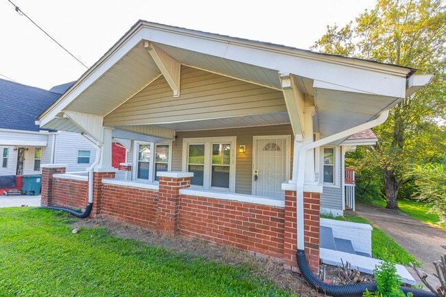 Building Photo - Great 3 bed 2 bath!