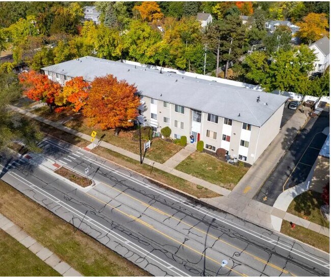 Foto del edificio - 1250 W Nine Mile Rd