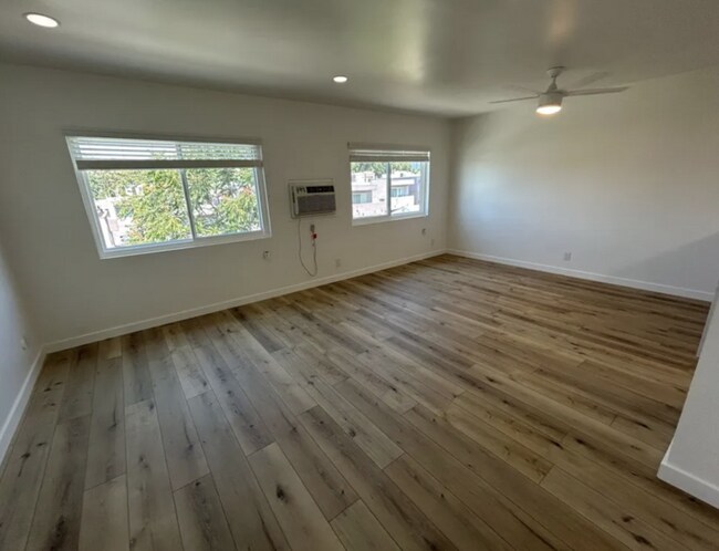 Foto del edificio - 10237 Tujunga Canyon Blvd