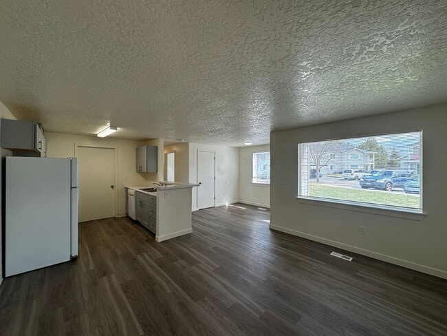 Building Photo - 3115 S Apple St