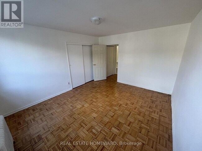 Photo du bâtiment - 1765 Lawrence Ave E