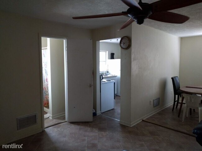 Foto del edificio - 3014 S Woodland Blvd