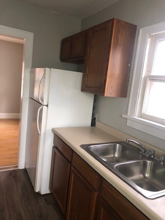 Foto del edificio - $1,350| 3bd 2Ba|1621 Badger | Available 11...