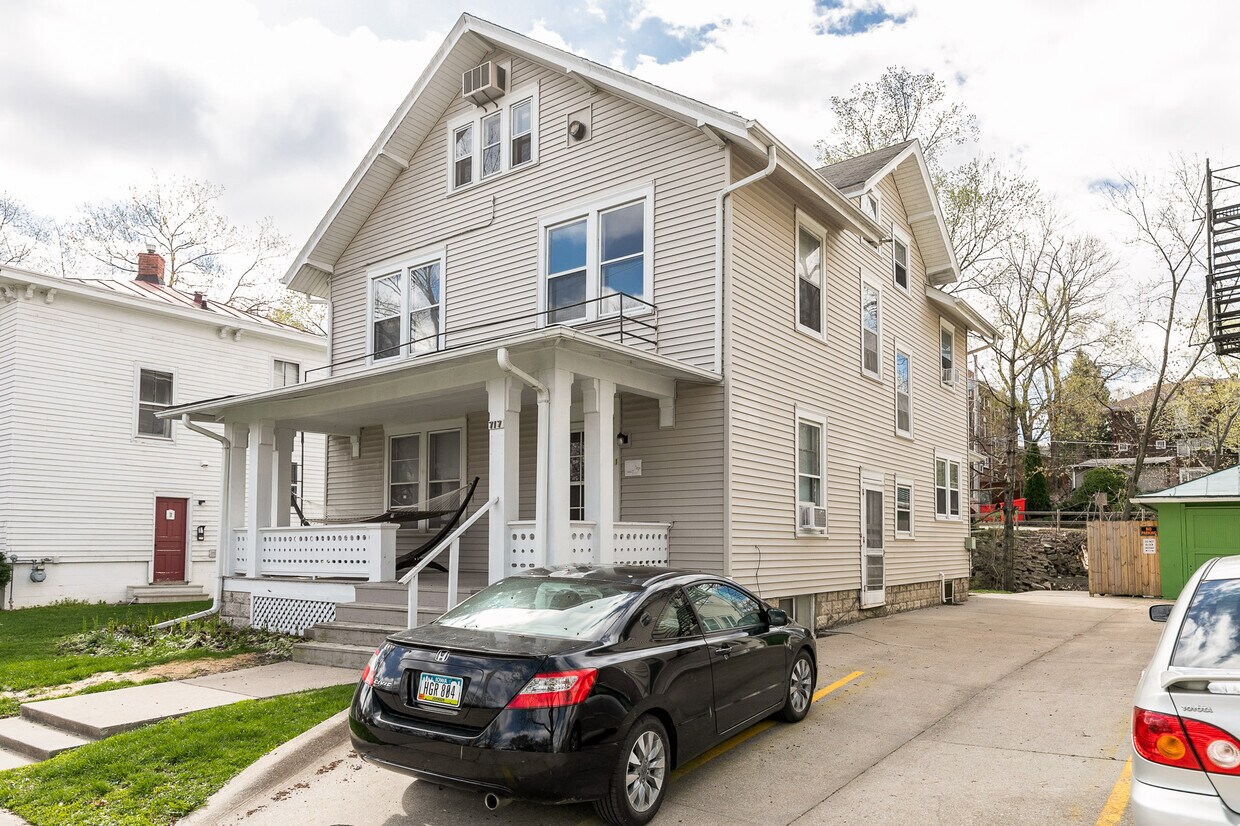 Primary Photo - 717 Iowa Ave