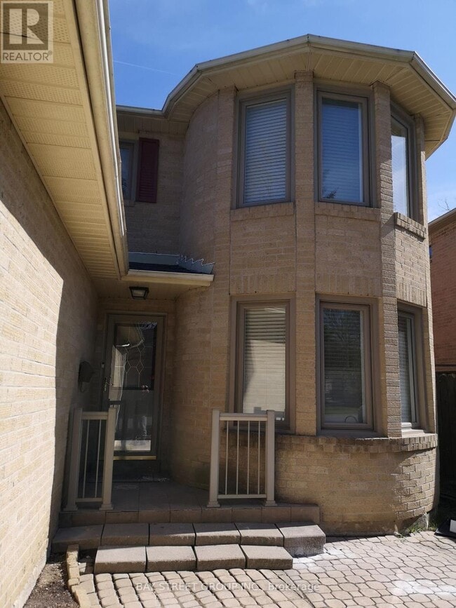 Building Photo - 3 Feltham Rd