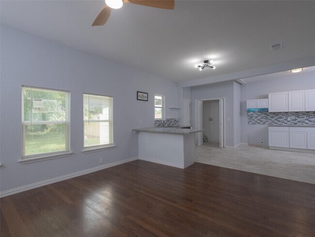 Foto del edificio - 2703 Areba St