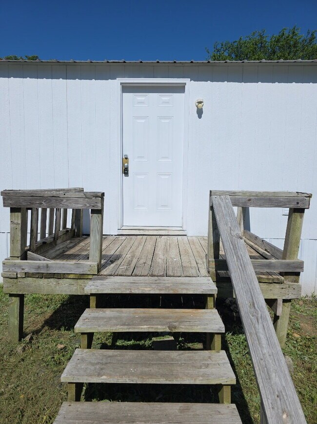 Foto del edificio - "Charming 3-Bed, 2-Bath Mobile Home Oasis ...
