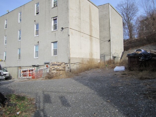 Primary Photo - 52 Poplar St
