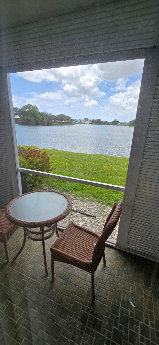 Foto del edificio - 358 Chatham R