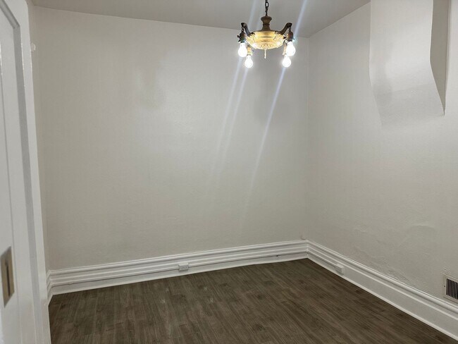 Foto del edificio - 327 S 1300 E