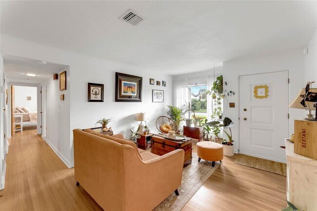 Building Photo - 2879 Naples Dr