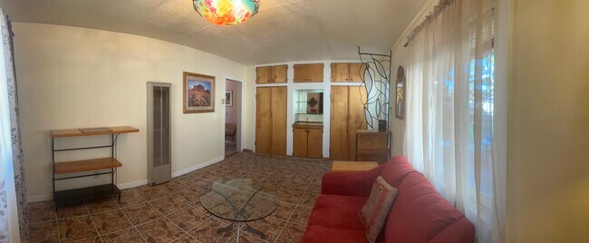 Foto del edificio - 706 E Fairview Ln