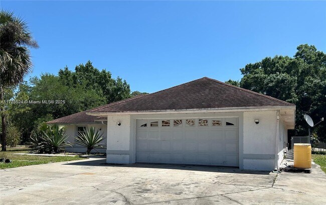 Building Photo - 9227 FL-80