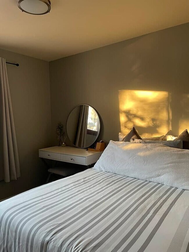 Foto del edificio - 902 E Burkwood Dr