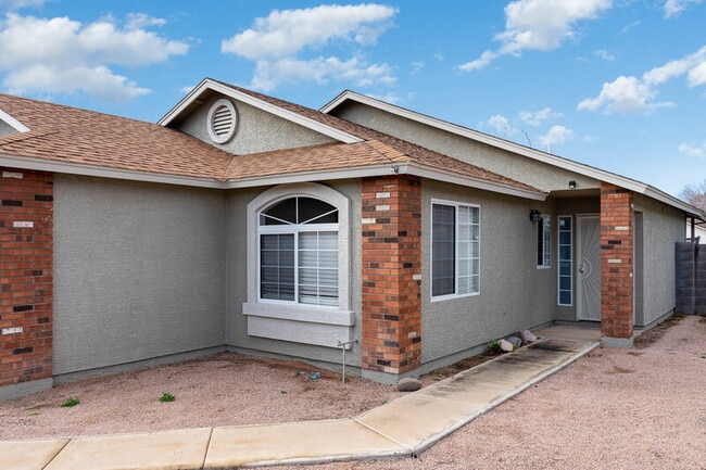 Building Photo - 444 S Luther