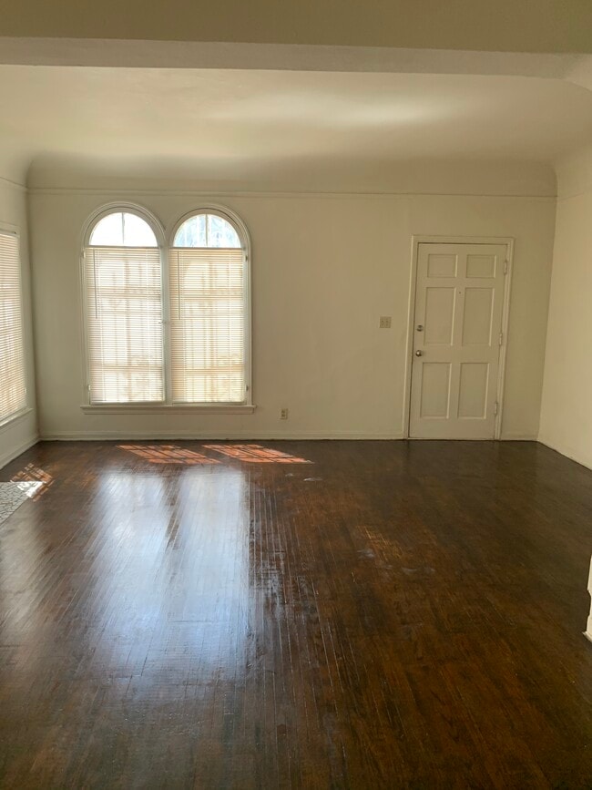 Building Photo - 824 S Curson Ave