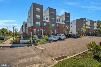 Building Photo - 904 Riverplace Dr