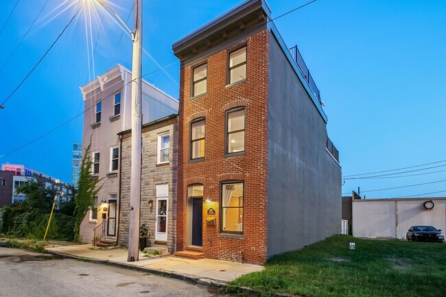 Building Photo - 1637 Cuba St