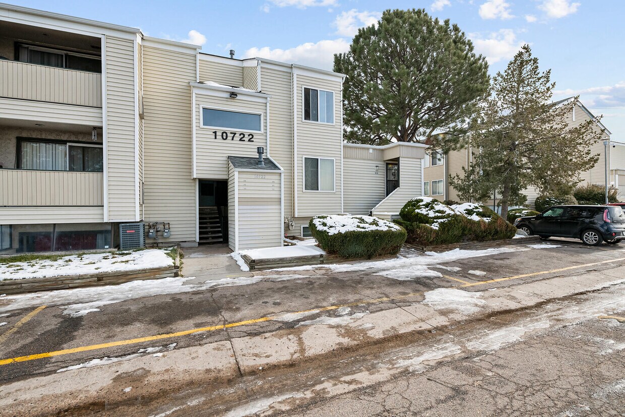 10722 E Exposition Ave Unit 212, Aurora, CO 80012 Condo for Rent in