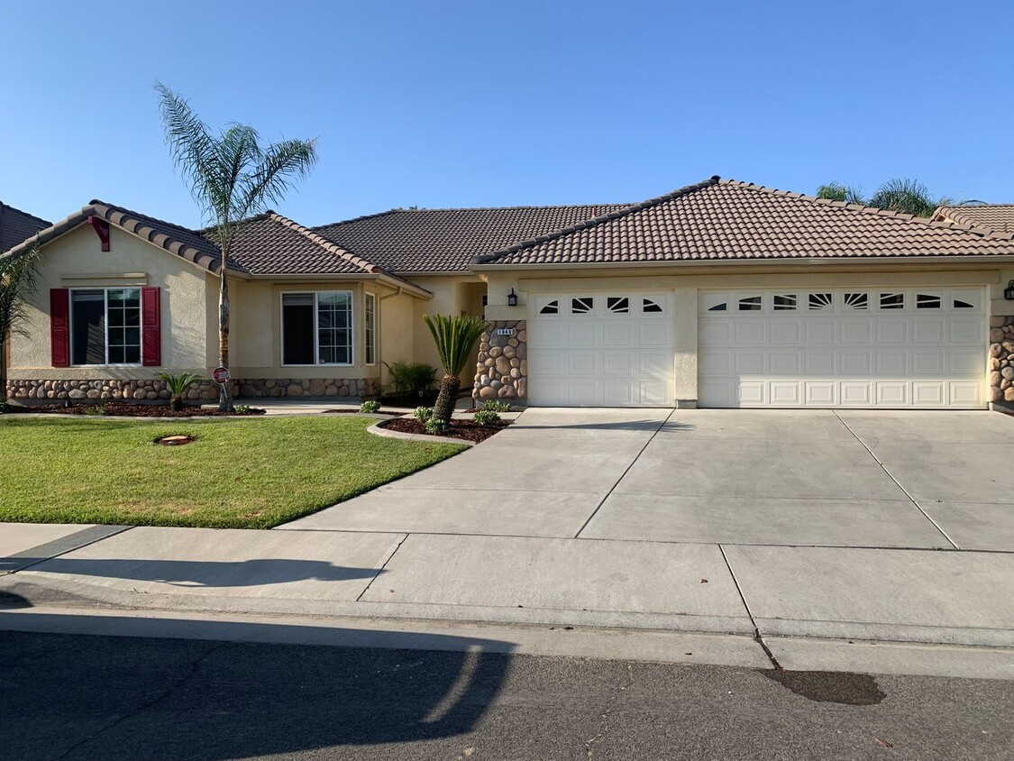 Primary Photo - In Hanford-4 Br 2.5 Ba Available Now