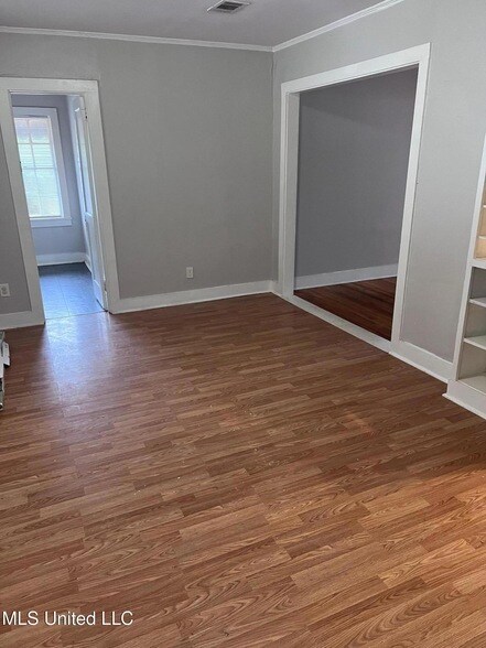 Foto del edificio - 2700 Pine Ave