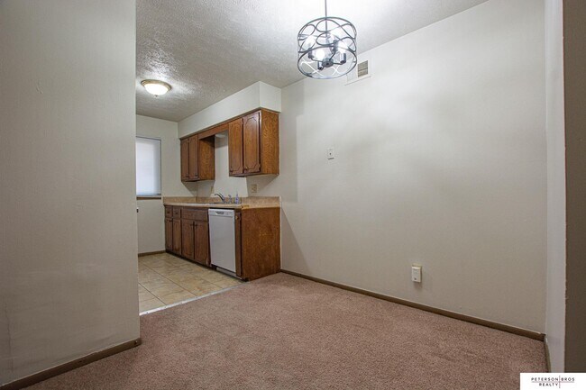 Foto del edificio - 8252 S 48th St