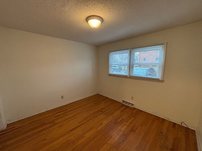 Foto del edificio - 2 Bed Available Now in North Madison!