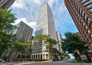 Building Photo - 260 E Chestnut St